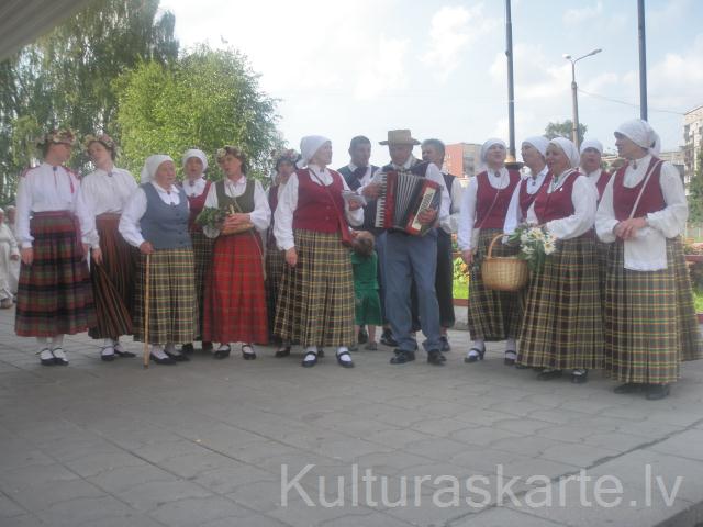 Uzstāšanās starptautiskajā folkloras festivālā "Baltica 2012" 07.07.2012. Etnogrāfiskā ansambļa "Mārga" vadītāja Austa Golubova.